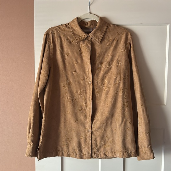 Suede style embroidered women’s Y2K Croft & Barrow shirt size Medium - Picture 4 of 4